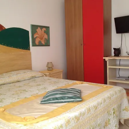 Holiday home Casevacanza Trentovamare